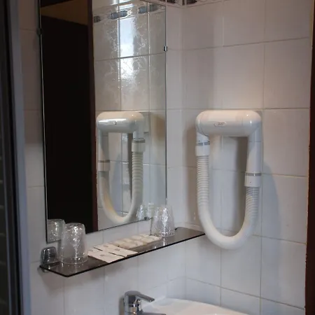 Hotell De La Tour Paris-malakoff