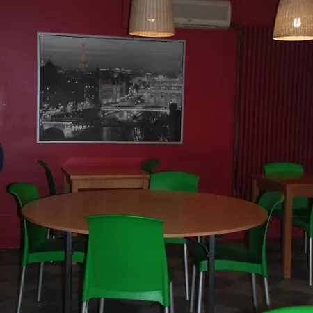 Hotell De La Tour Paris-malakoff