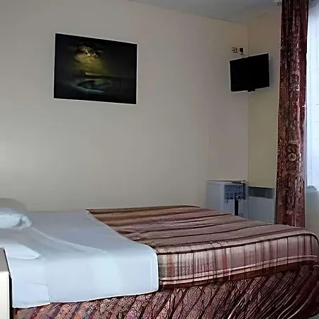Hotel De La Tour Paris-malakoff