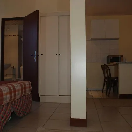 Hotell De La Tour Paris-malakoff