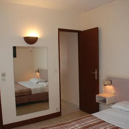 Hotel De La Tour Paris-malakoff Malakoff