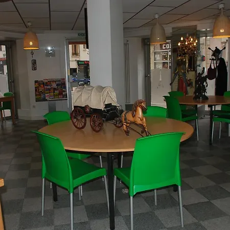 Hotel De La Tour Paris-malakoff 2*