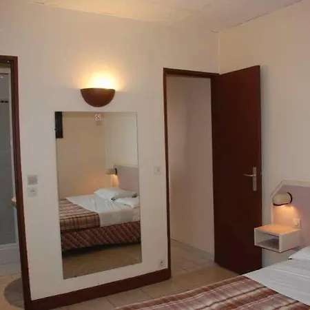 Hotel De La Tour Paris-malakoff 2*