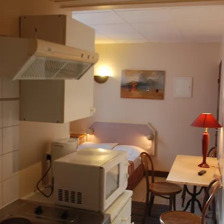 Hotel De La Tour Paris-malakoff