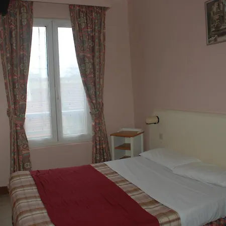 Hotell De La Tour Paris-malakoff 2*