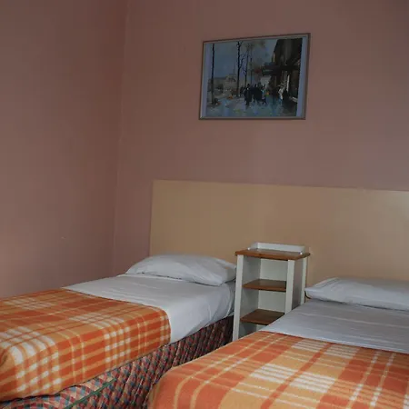Hotel De La Tour Paris-malakoff 2*