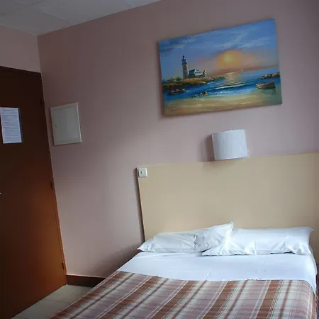De La Tour Paris-malakoff Hotel 2*